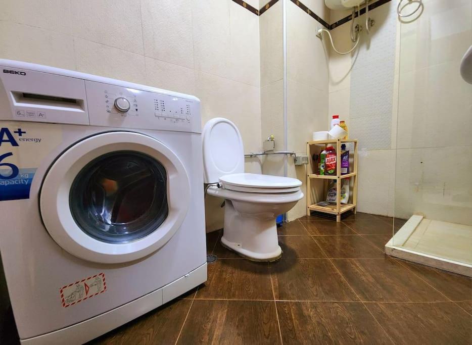 One Bd Flat Near Center With 24H Self Check In Apartamento Tirana Exterior foto