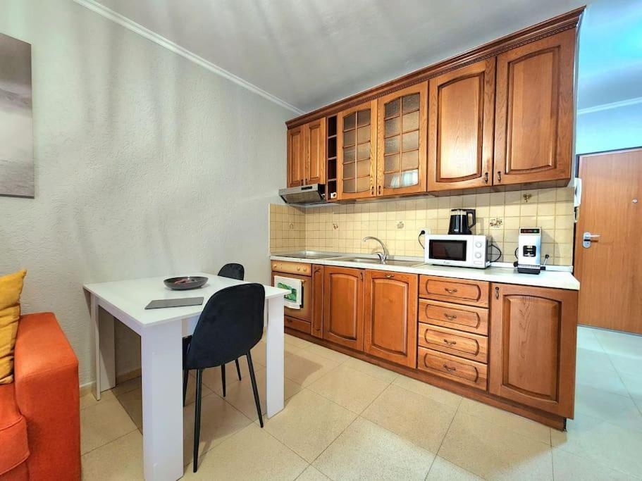 One Bd Flat Near Center With 24H Self Check In Apartamento Tirana Exterior foto