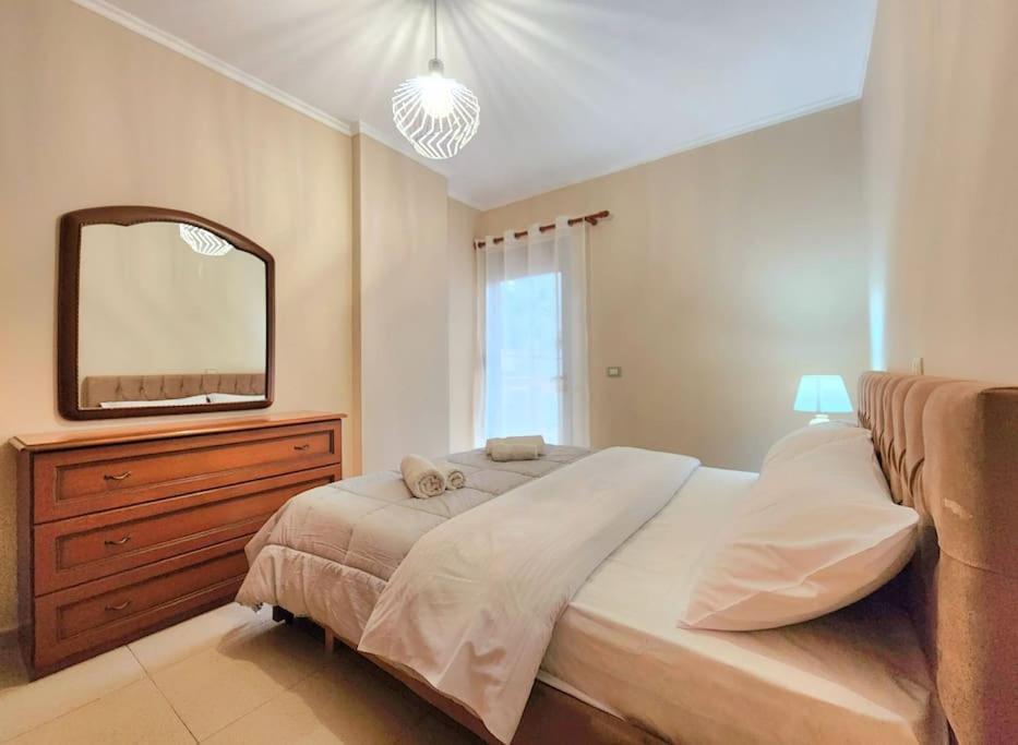 One Bd Flat Near Center With 24H Self Check In Apartamento Tirana Exterior foto